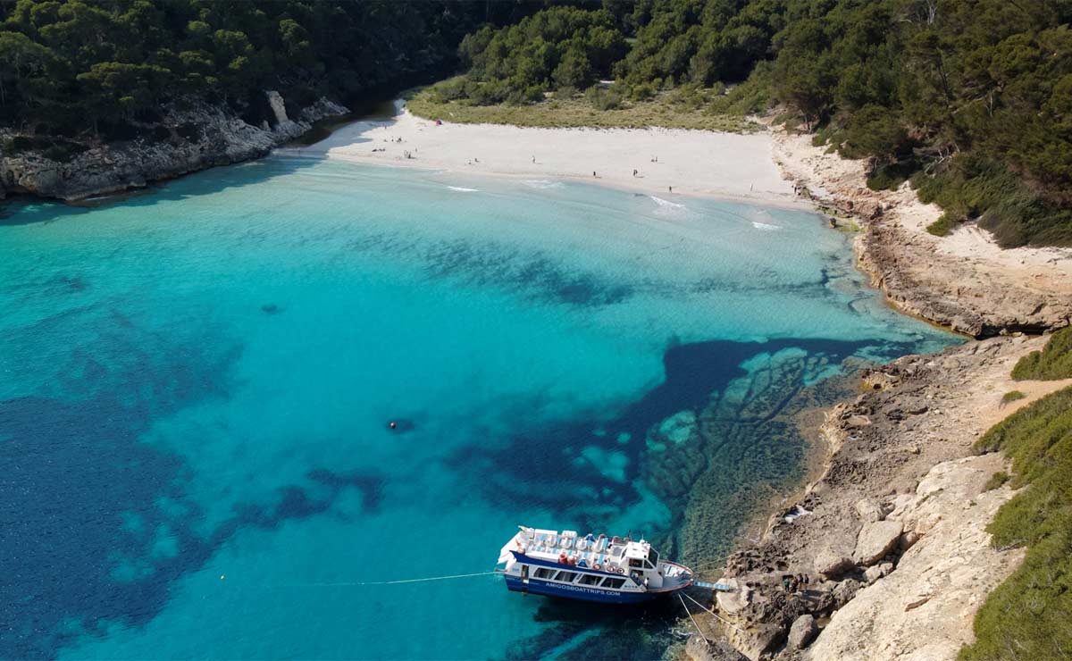 Excursión en barco desde Cala en Bosch