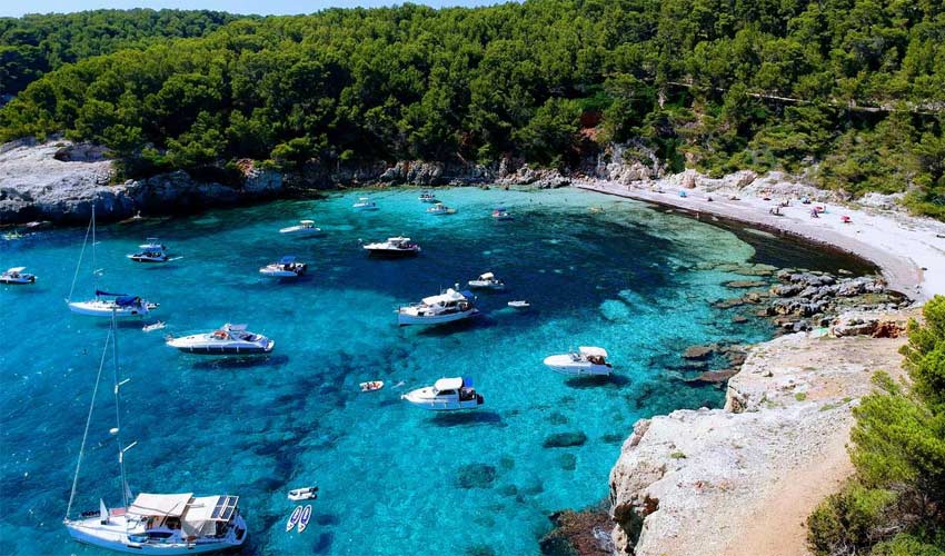 Excursiones en barco por la costa de Menorca