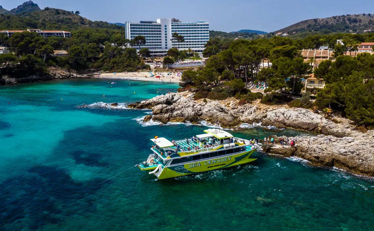 Paseo en catamar�n por la costa este de Mallorca desde Cala Ratjada